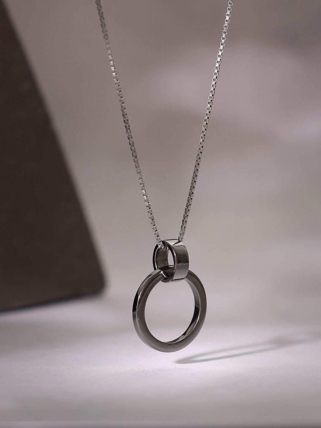 

GIVA Rhodium-Plated Circular Pendants with Chains, Silver