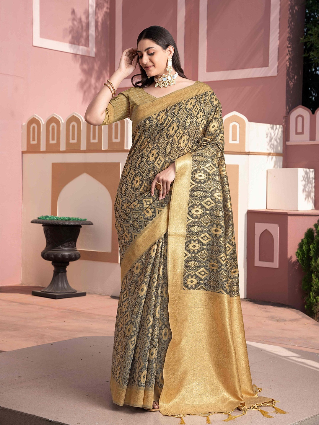 

HEER FASHION Ethnic Motifs Woven Design Zari Ikat Saree, Brown