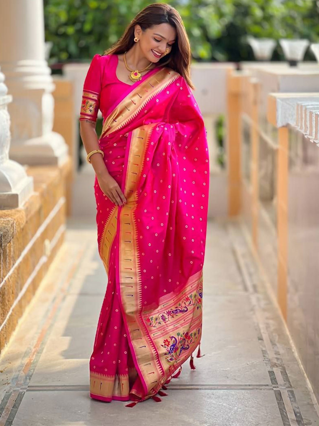 

Kriyansh Woven Design Zari Banarasi Saree, Pink