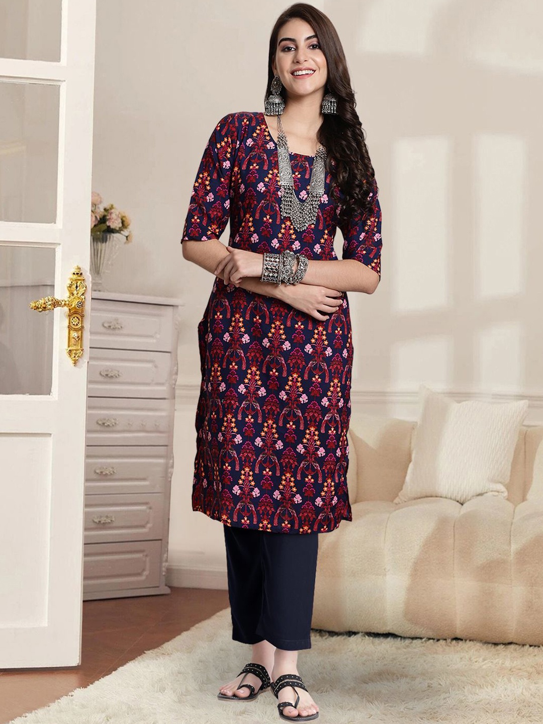 

7Threads Ethnic Motifs Printed Round Neck Straight Kurta With Trouser, Navy blue