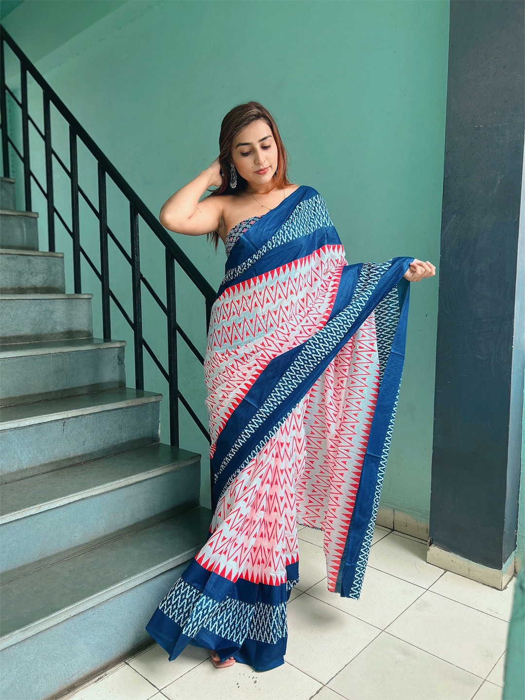 

HERE&NOW Geometric Printed Pure Cotton Ikat Saree, White