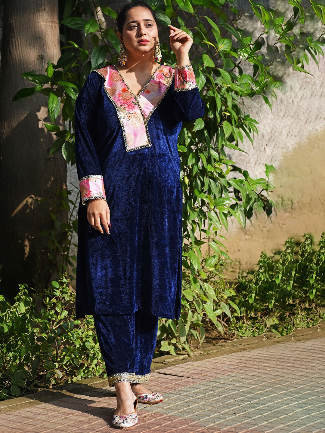 

KHUSHBOO AND PANKAJ Women Regular Velvet Kurta with Salwar, Blue