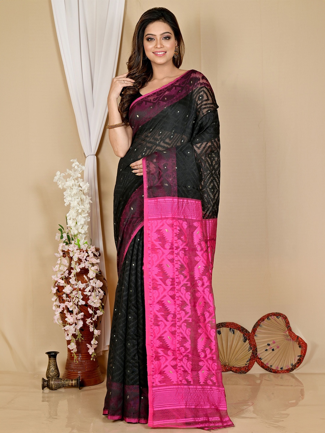 

DipDiya Woven Design Jamdani Saree, Black