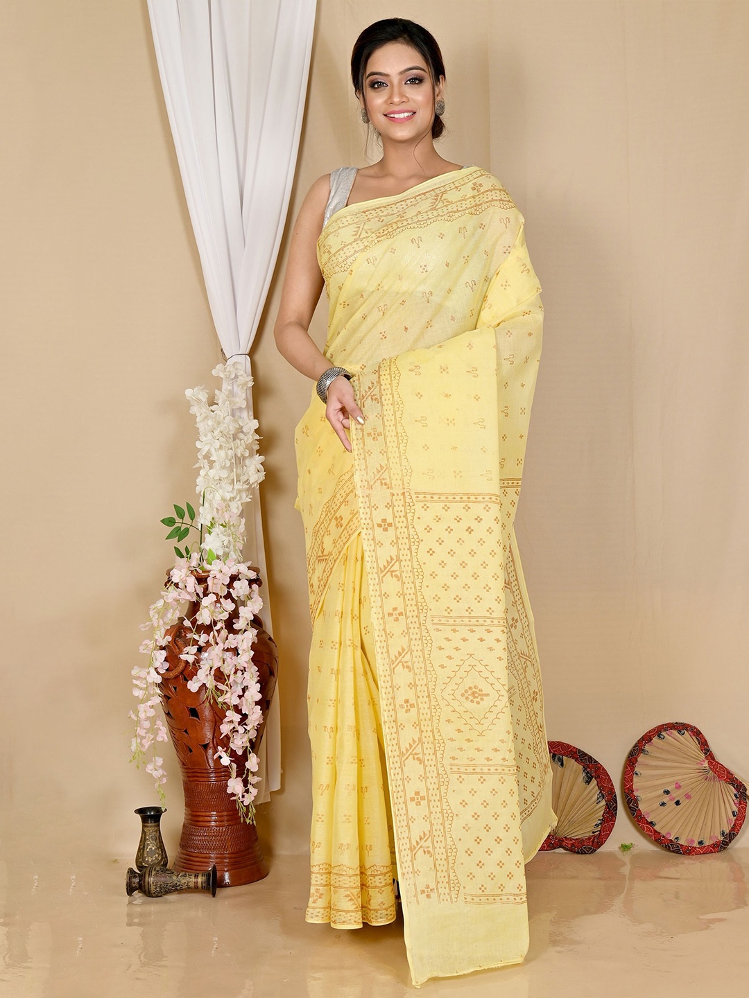 

DipDiya Liko Woven Design Pure Cotton Taant Saree, Yellow