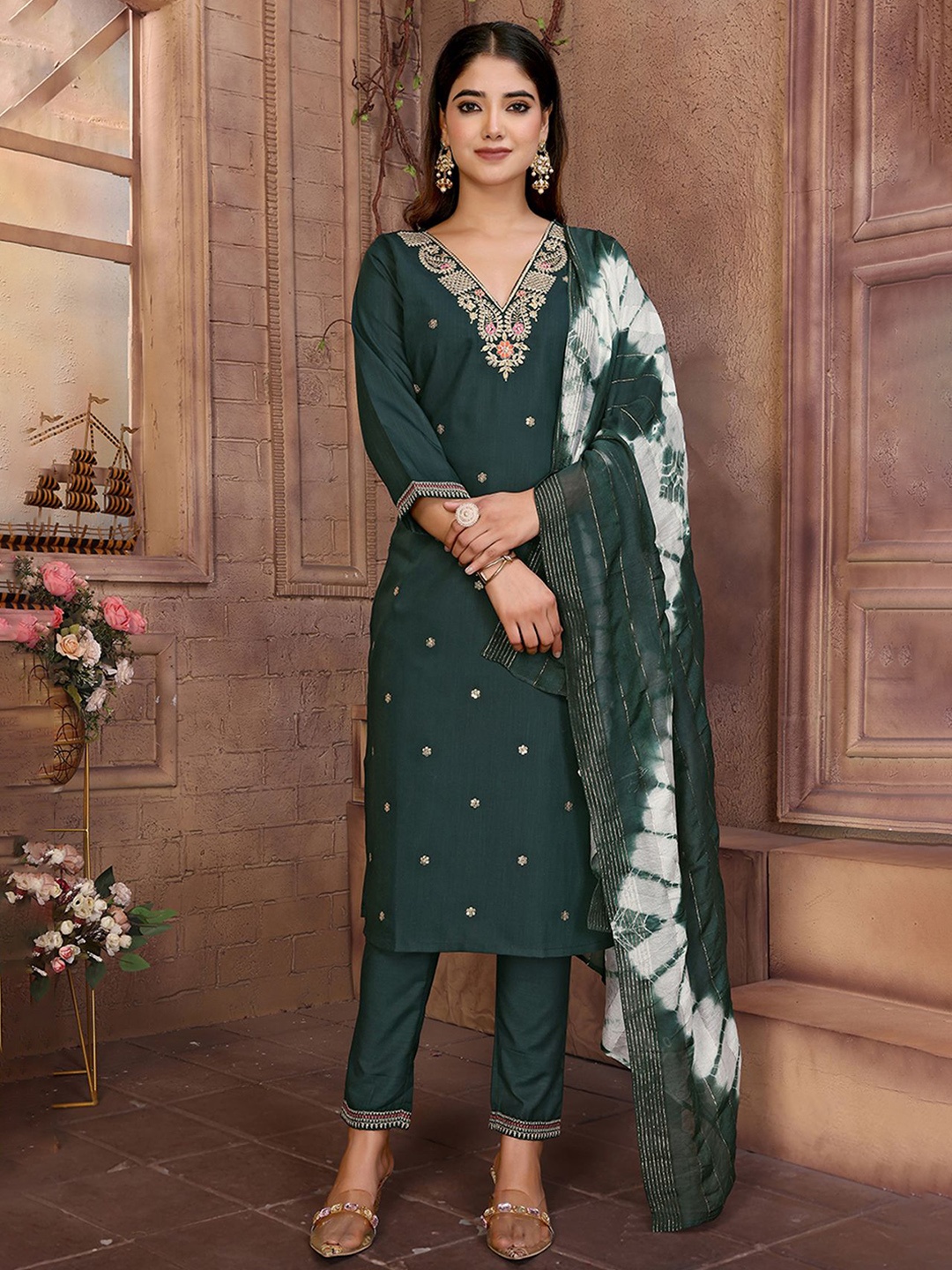 

Royal Export Ethnic Motifs Embroidered Thread Work Kurta with Trouser & Dupatta, Green