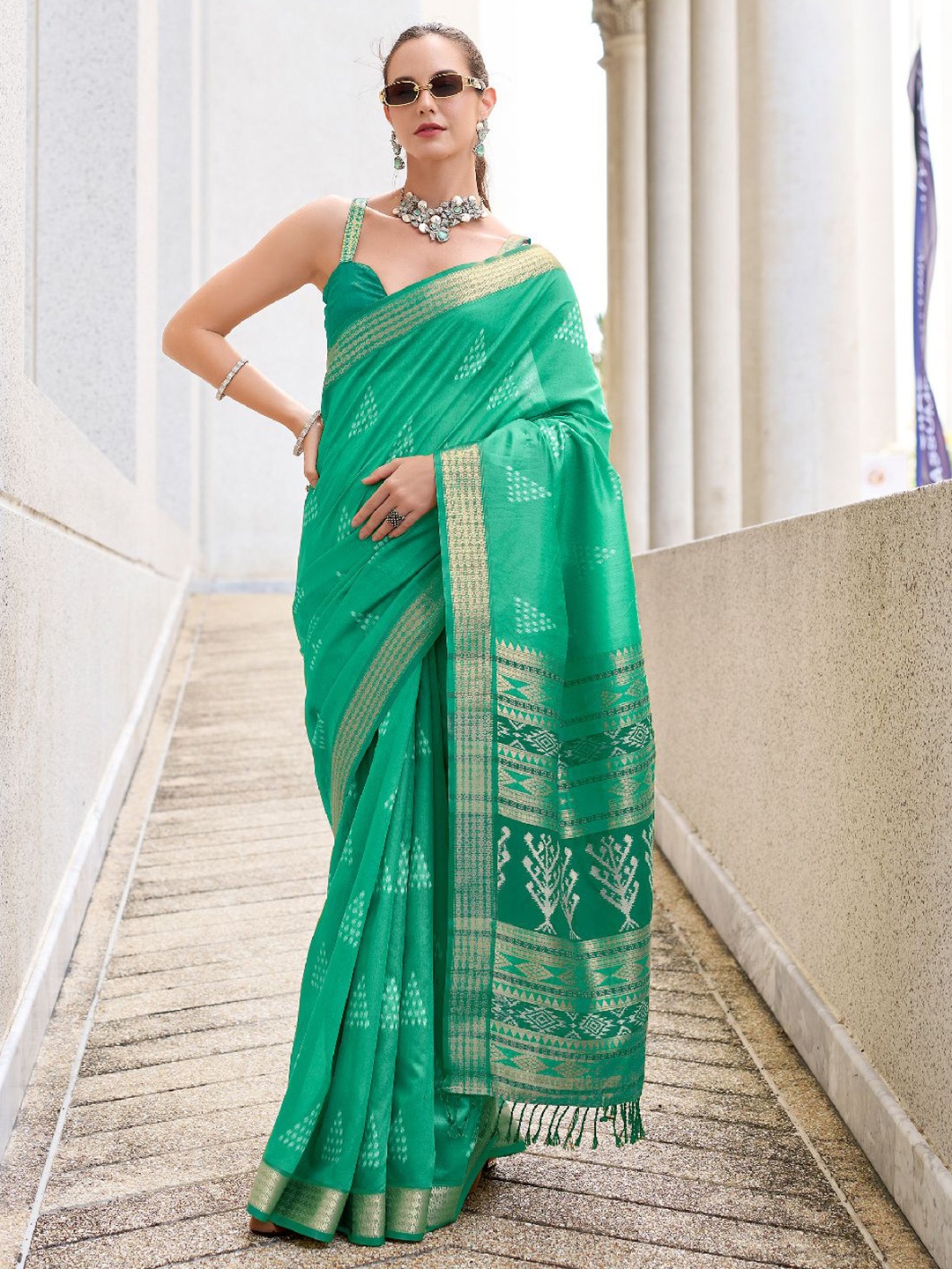 

Panzora Woven Design Zari Saree, Green