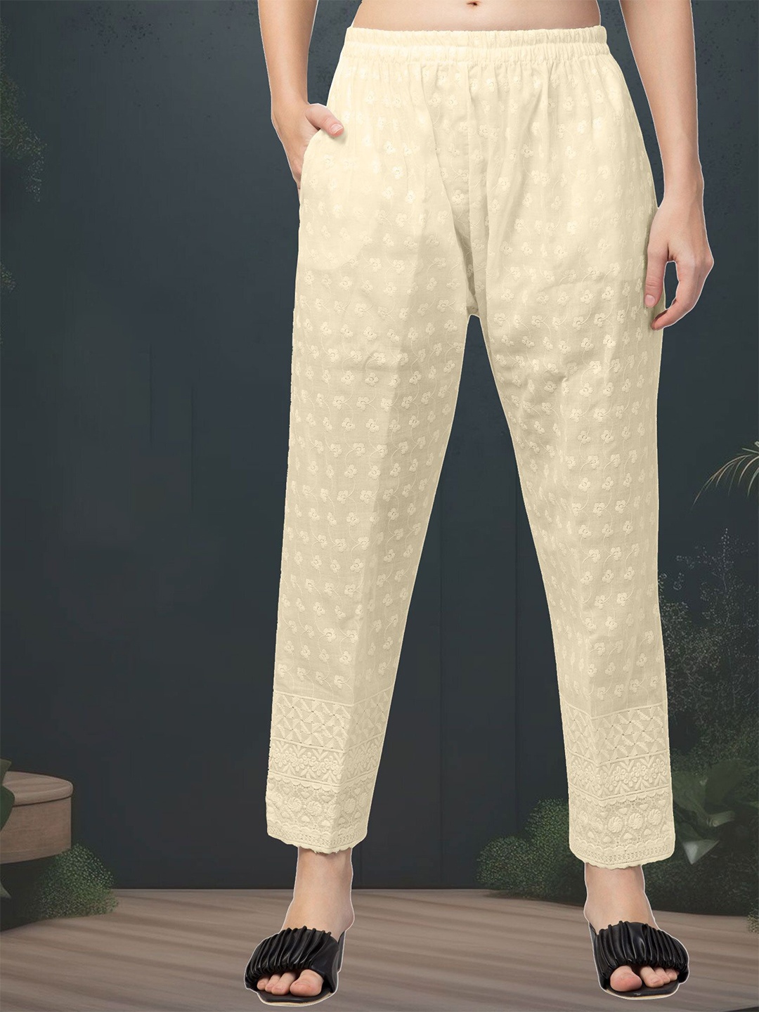 

FAMBEE Women Floral Embroidered Trousers, Cream