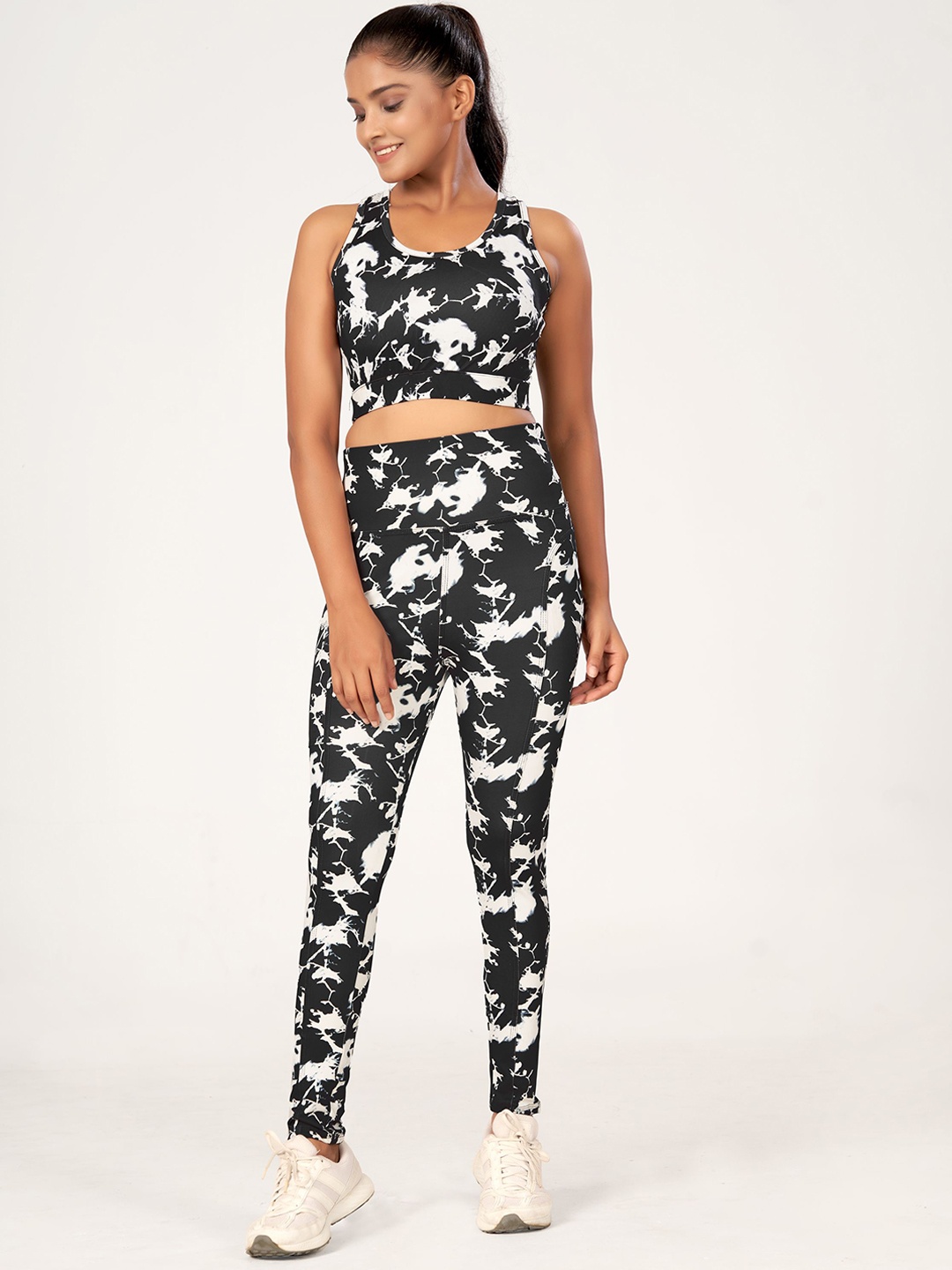 

POOJARAN SAREE Printed High Rise Tights, Black