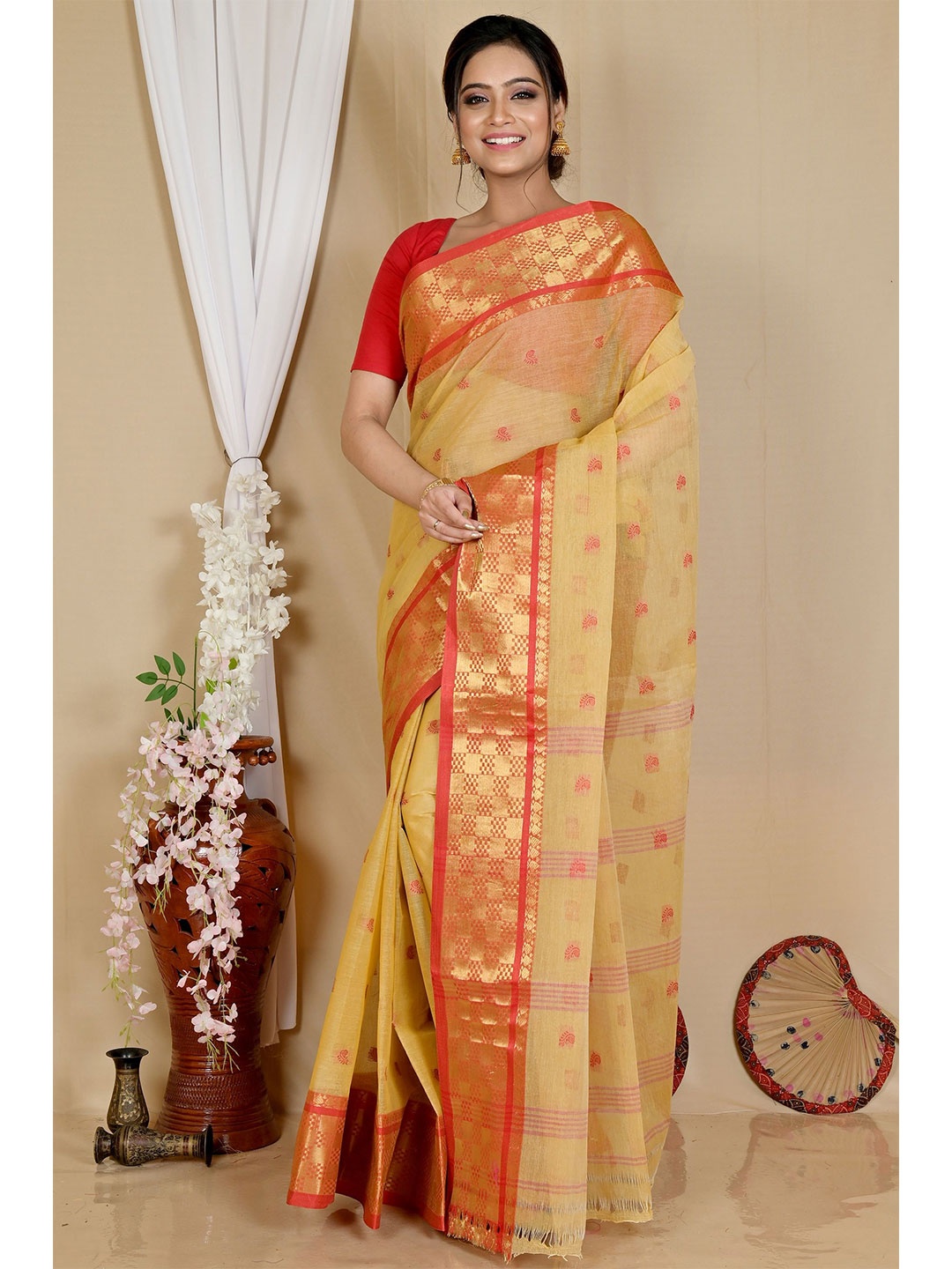 

DipDiya Woven Design Zari Pure Cotton Taant Saree, Cream