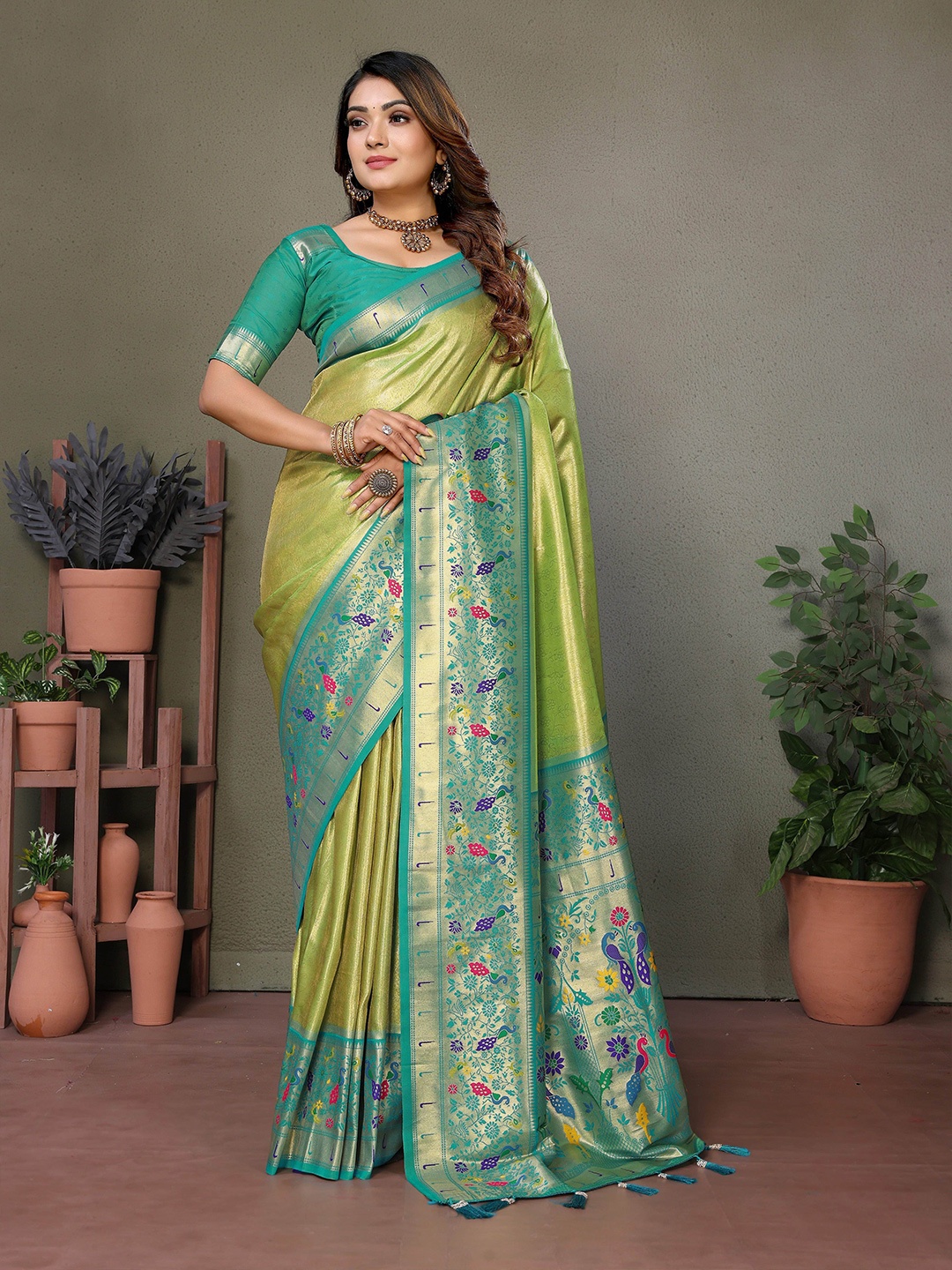 

Vintro Woven Design Zari Tissue Paithani Saree, Pink