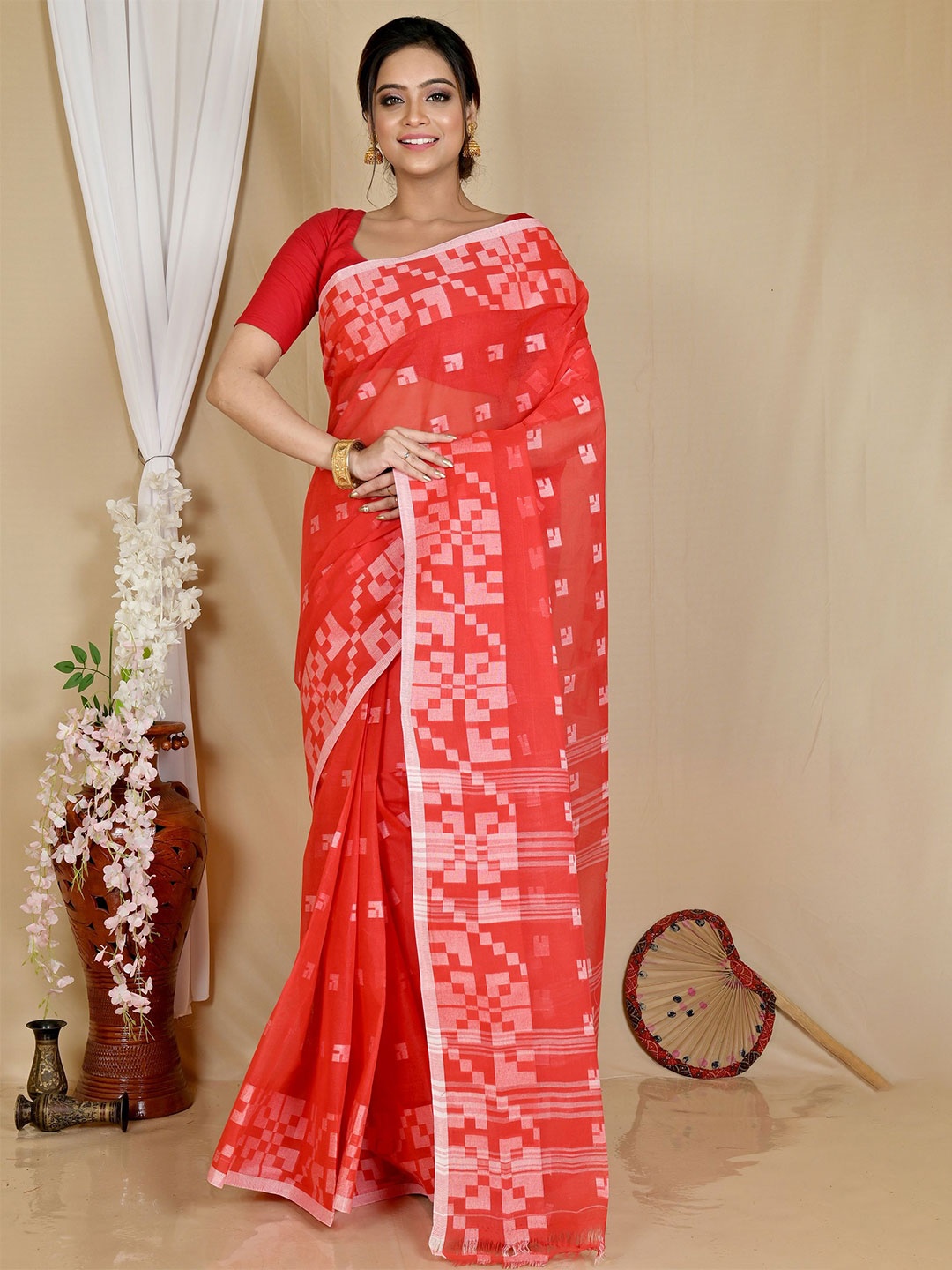 

DipDiya Woven Design Pure Cotton Taant Saree, Red