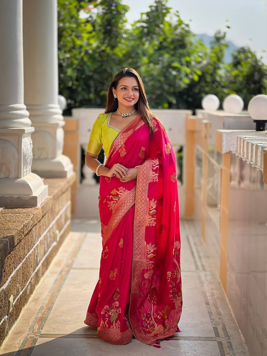 

bansari textiles Woven Design Banarasi Saree, Red
