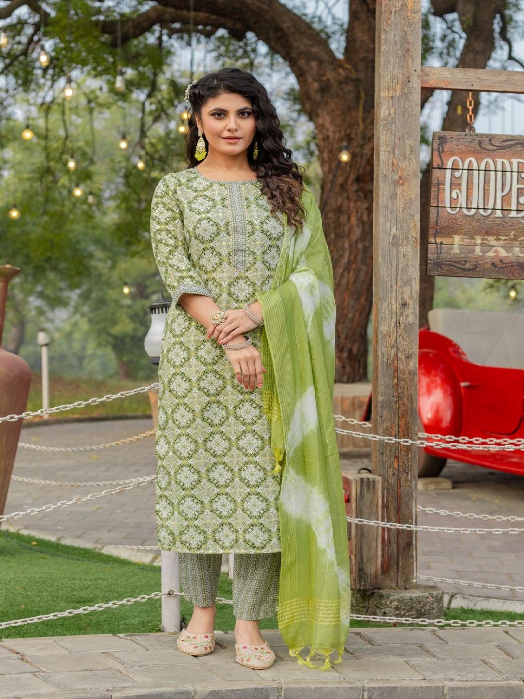 

Twika Ethnic Motifs Printed Round Neck Straight Kurta With Trousers & Dupatta, Lime green