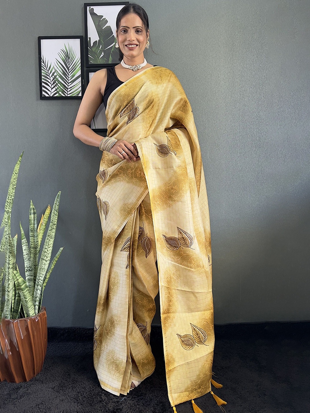 

A TO Z CART Floral Printed Saree, Yellow