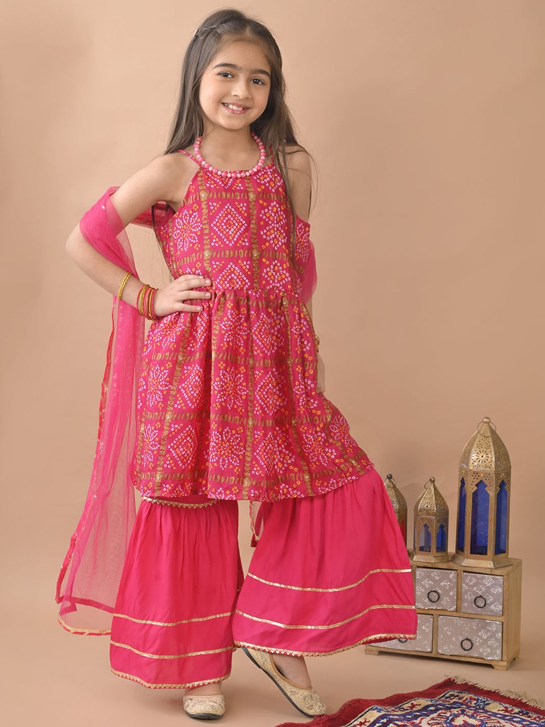 

Here&Now X Kinder Kids Girls Bandhani Printed Regular Kurta with Sharara & With Dupatta, Pink