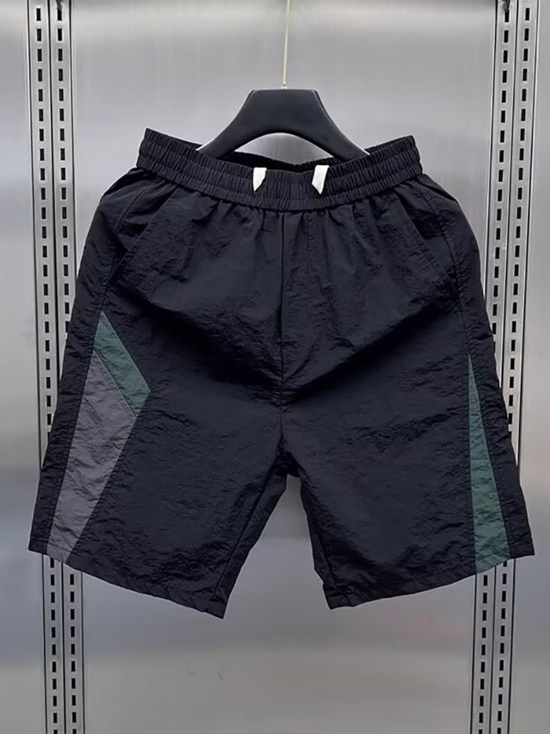 

StyleCast x Revolte Men Mid-Rise Regular Fit Shorts, Green