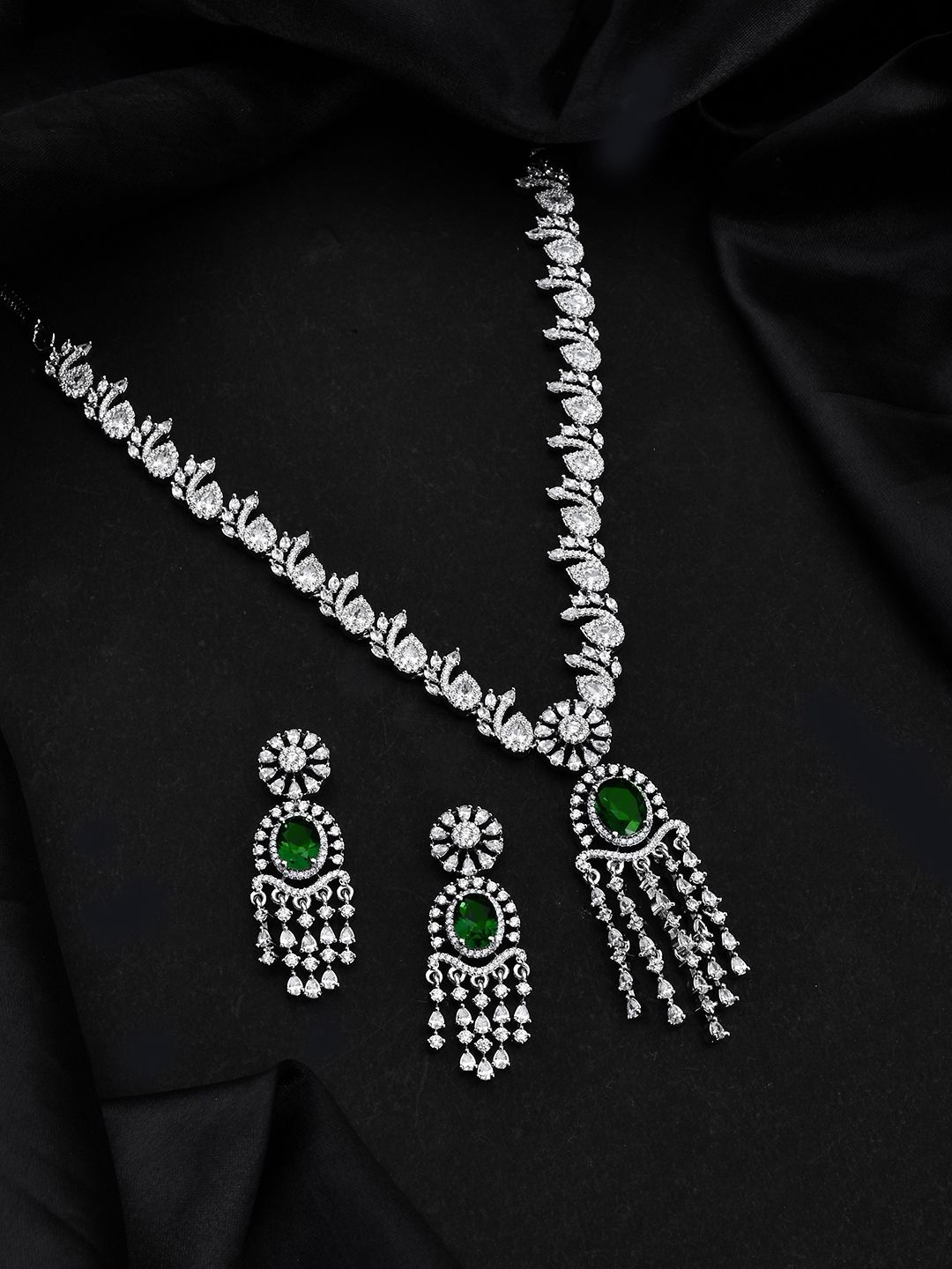 

Voylla Sparkling Essentials Mystic Greenfall American Diamond Necklace Set, Silver