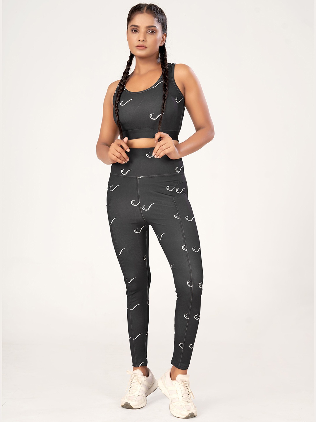 

POOJARAN SAREE Printed High Rise Tights, Black