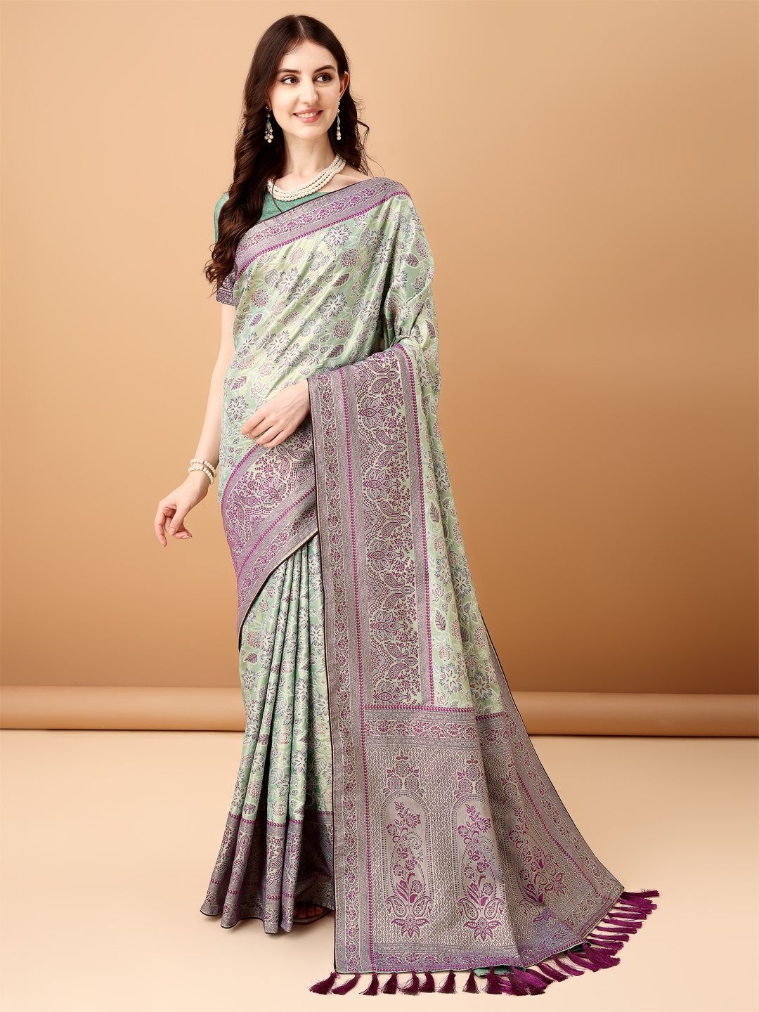 

GRISHU COLLECTION Floral Woven Design Saree, Green
