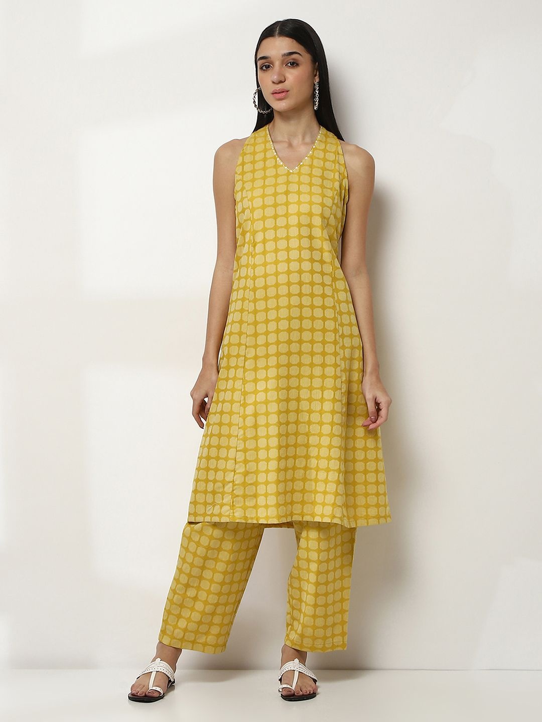 

NEYSA Geometric Printed Sleeveless V-Neck Pure Cotton A-Line Tunic And Trouser, Yellow