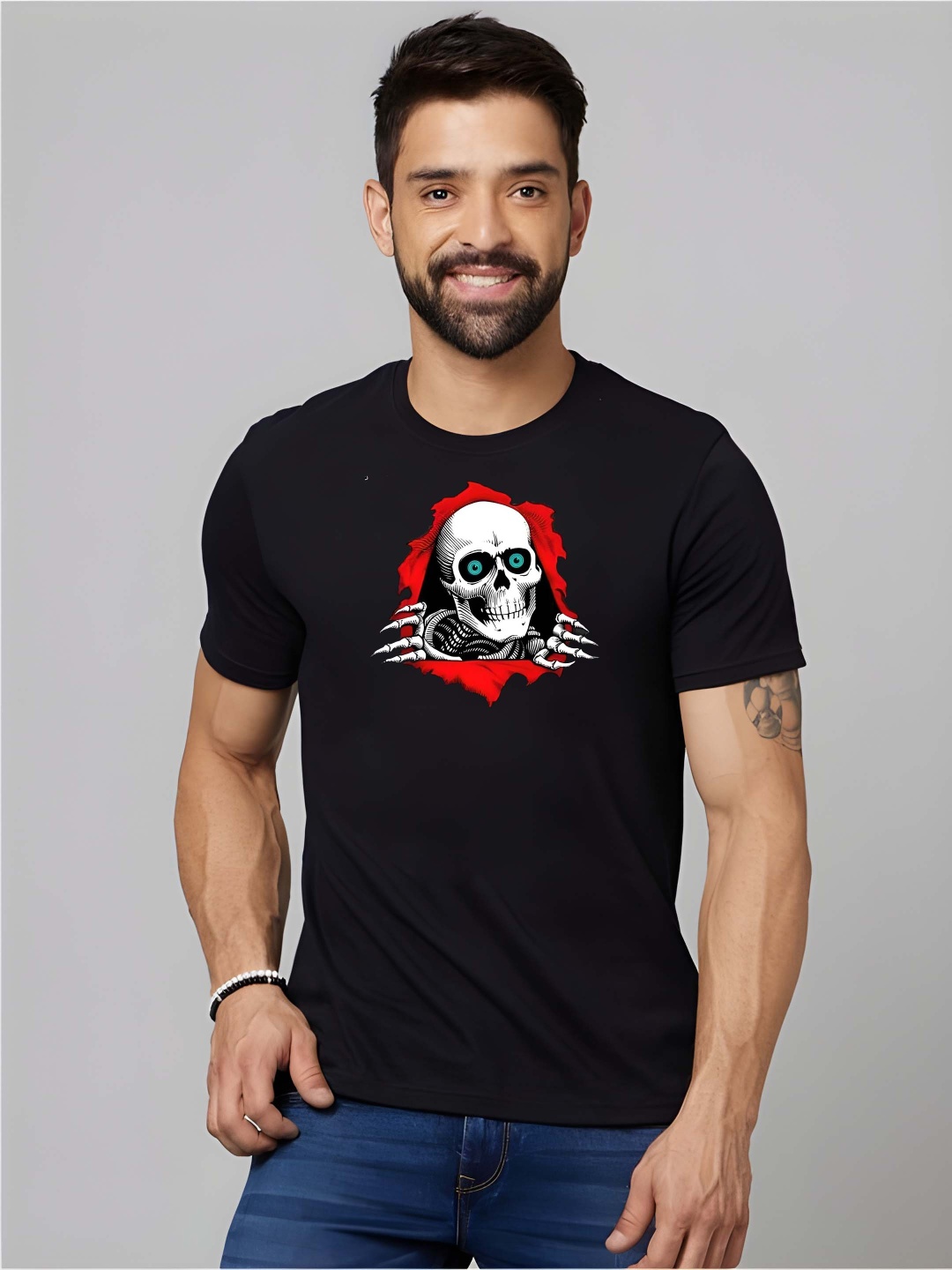 

BOWLIFESTYLE Men Graphic Printed Round Neck Cotton T-shirt, Black