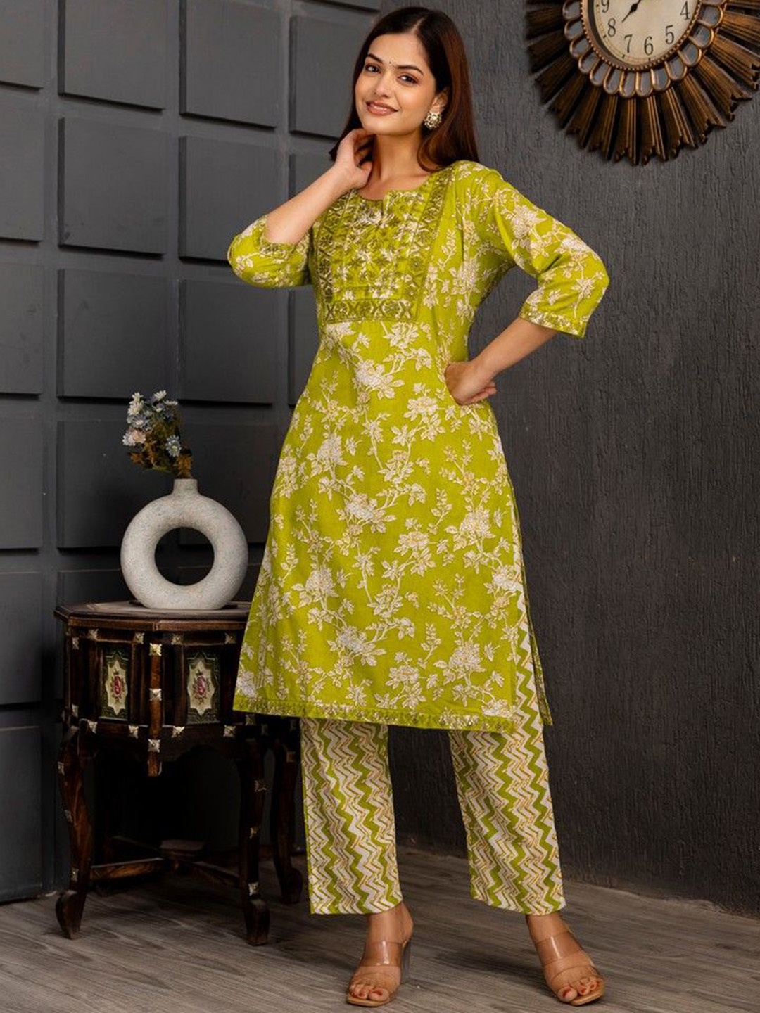 

TRENDSWILL Women Floral Printed Regular Kurta with Trousers, Green