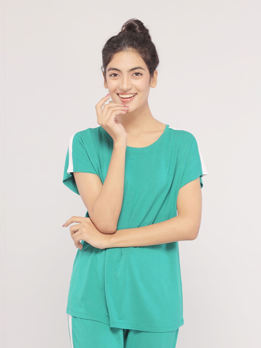 

necesera Women Round Neck Boxy Top, Green