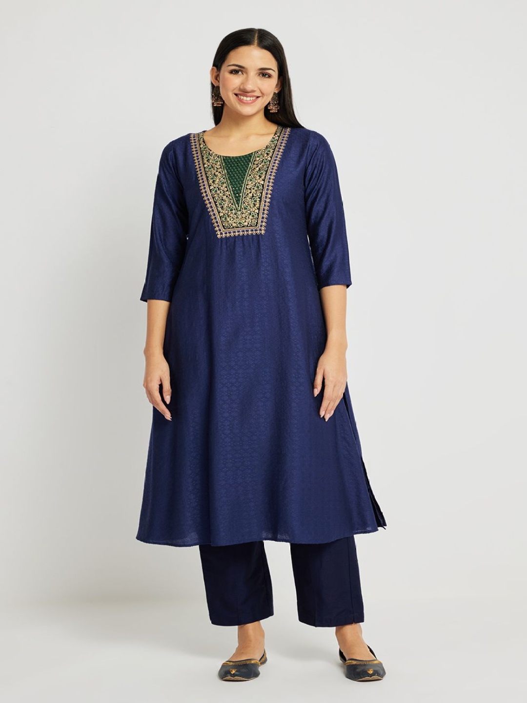 

Span Floral Printed Round Neck A-Line Kurta, Blue