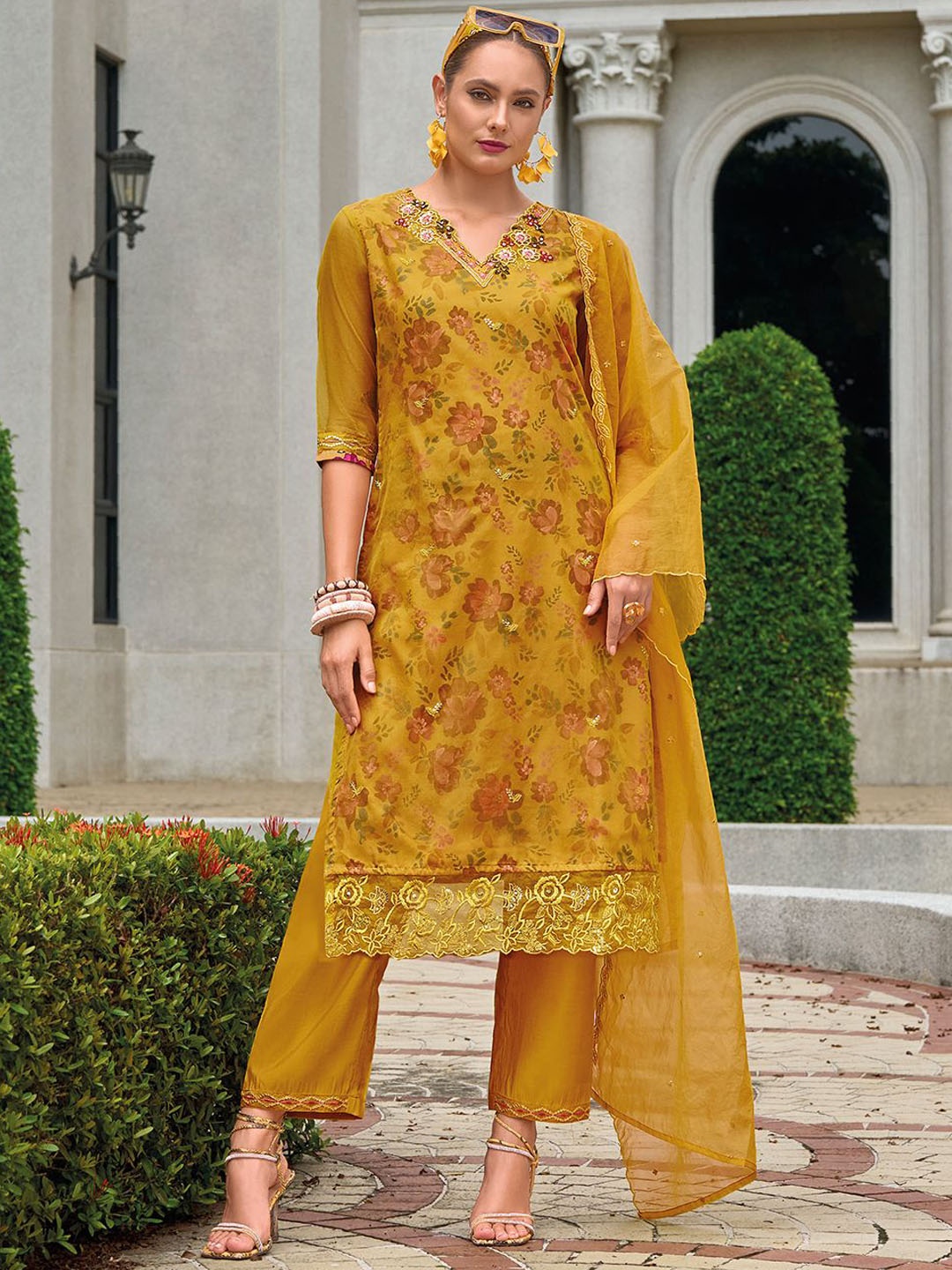 

HOUSE OF PARAL Floral Printed Thread Work Straight Kurta with Salwar & Dupatta, Yellow