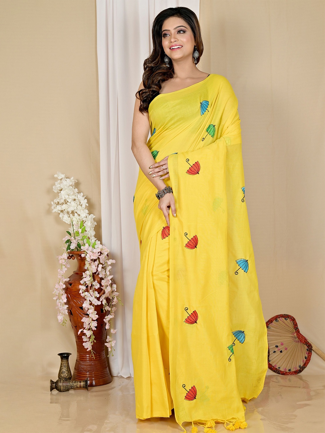 

PuJoy Embroidered Pure Cotton Taant Saree, Yellow