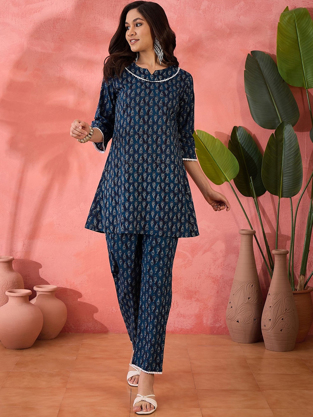 

Sangria Blue And White Printed Notch Neck Pure Cotton Tunic With Trousers