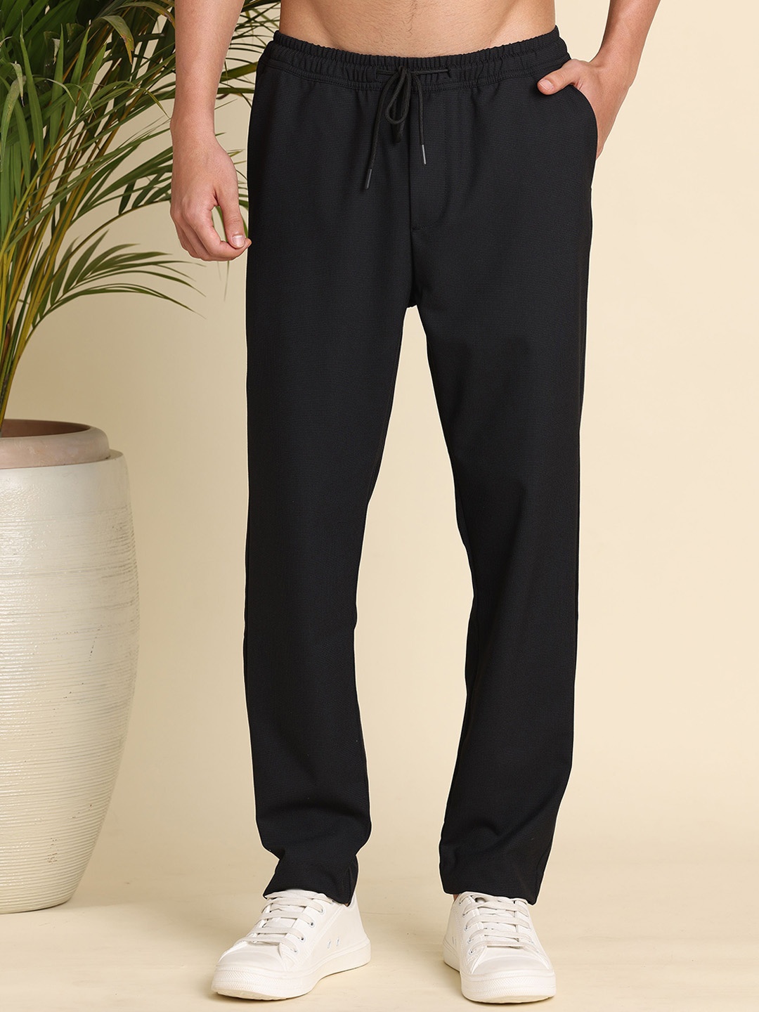 

RIGS AND RAGS Men Relaxed Straight Leg Straight Fit Wrinkle Free Trousers, Black