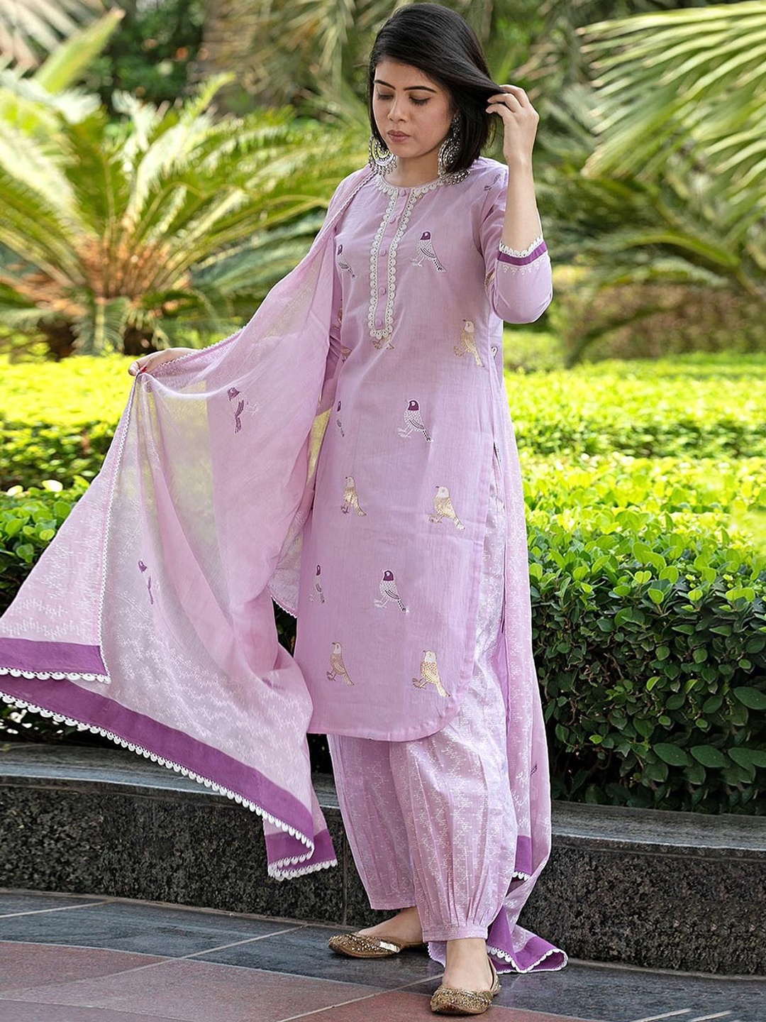 

DIVASTRI Ethnic Motifs Printed Round Neck Straight Kurta With Salwar & Dupatta, Purple