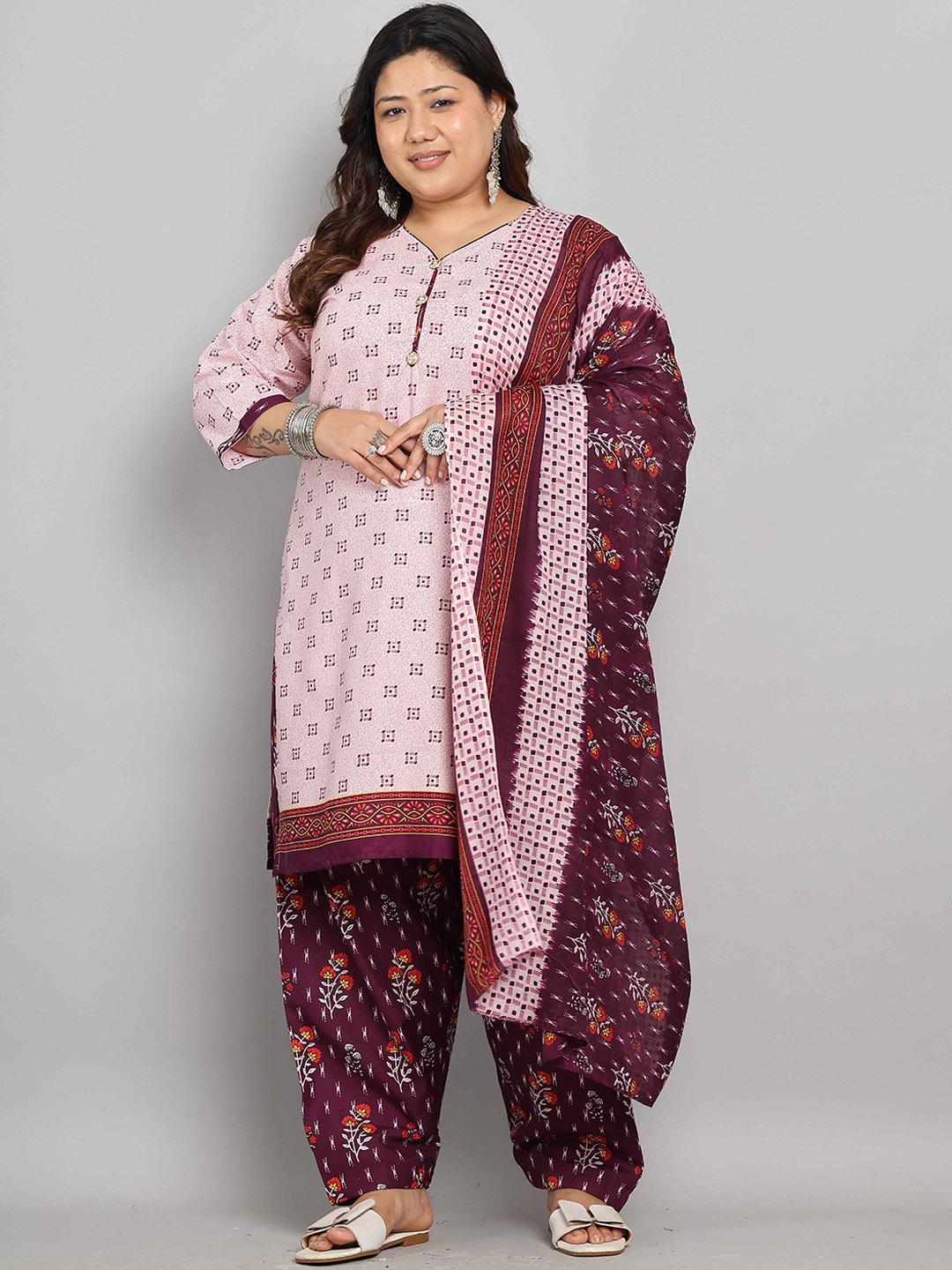 

Roly Poly Geometric Printed V-Neck Straight Kurta With Salwar And Dupatta, Pink