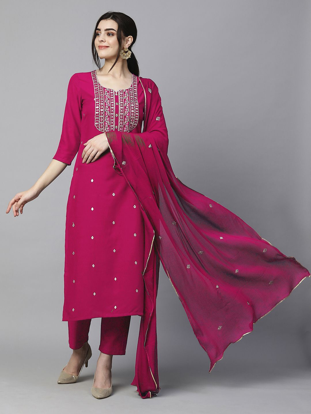 

DIVASTRI Ethnic Motifs Embroidered Sequinned Notch Neck Kurta With Trousers & Dupatta, Pink