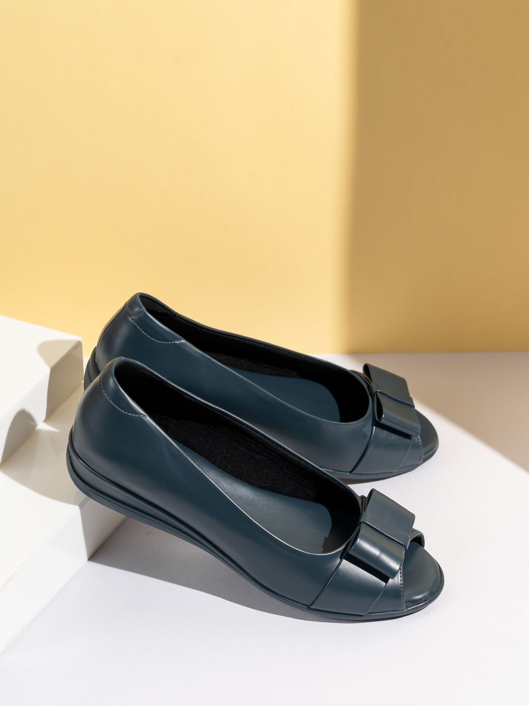 

Inc 5 Women Peep Toe Comfort Sandals, Navy blue