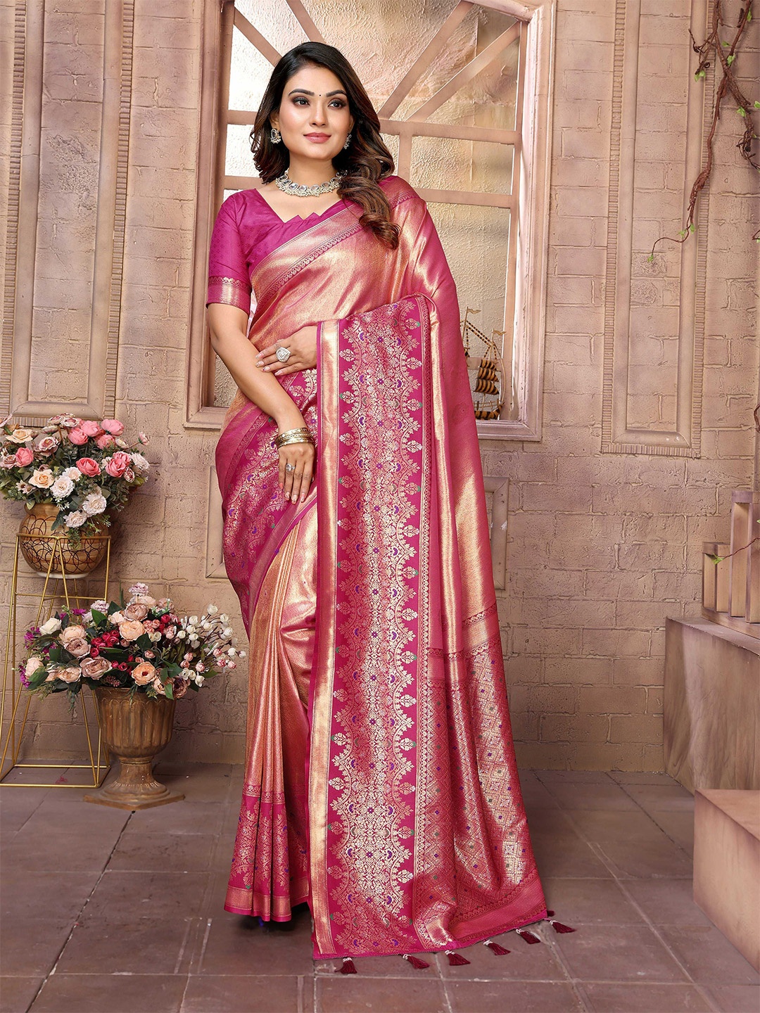 

Vintro Woven Design Zari Tissue Banarasi Saree, Magenta