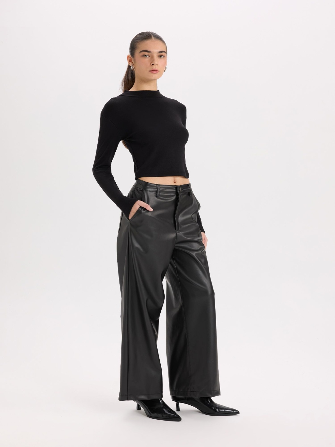 

DeFacto Women Loose Fit Parallel Trousers, Black