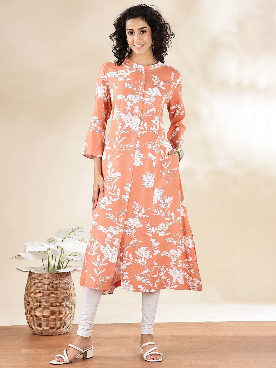 

Anouk Women Floral Printed Thread Work Kurta, Orange