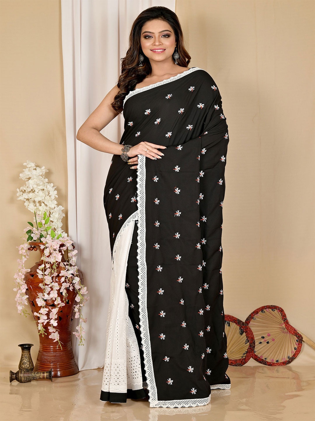 

DipDiya Floral Embroidered Pure Cotton Half and Half Taant Saree, Black