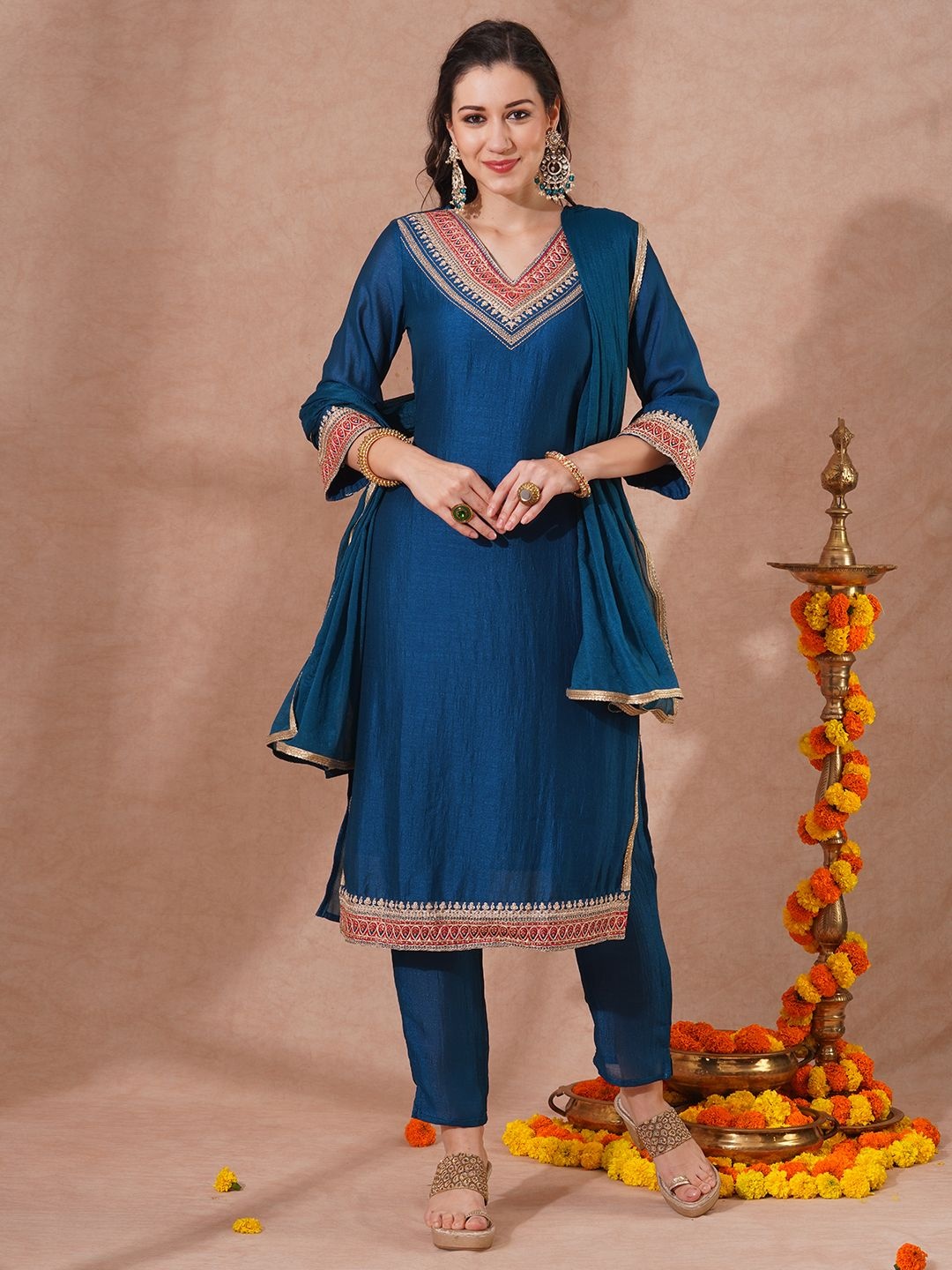 

FASHOR Zari Ethnic Motifs Embroidered V-Neck Straight Kurta With Trousers & Dupatta, Teal