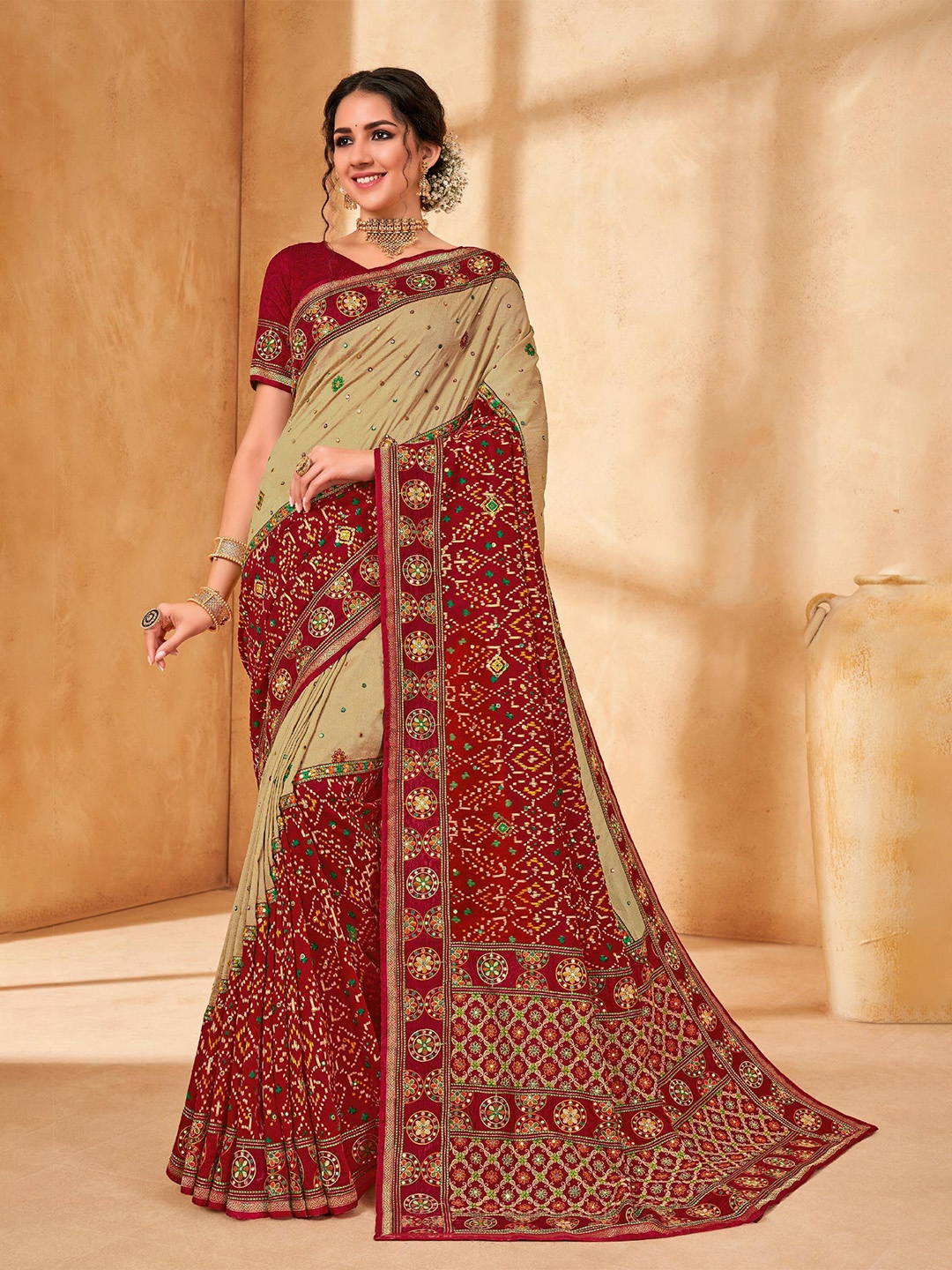 

Laxmipati Women Ethnic Motifs Printed Saree With Blouse, Beige