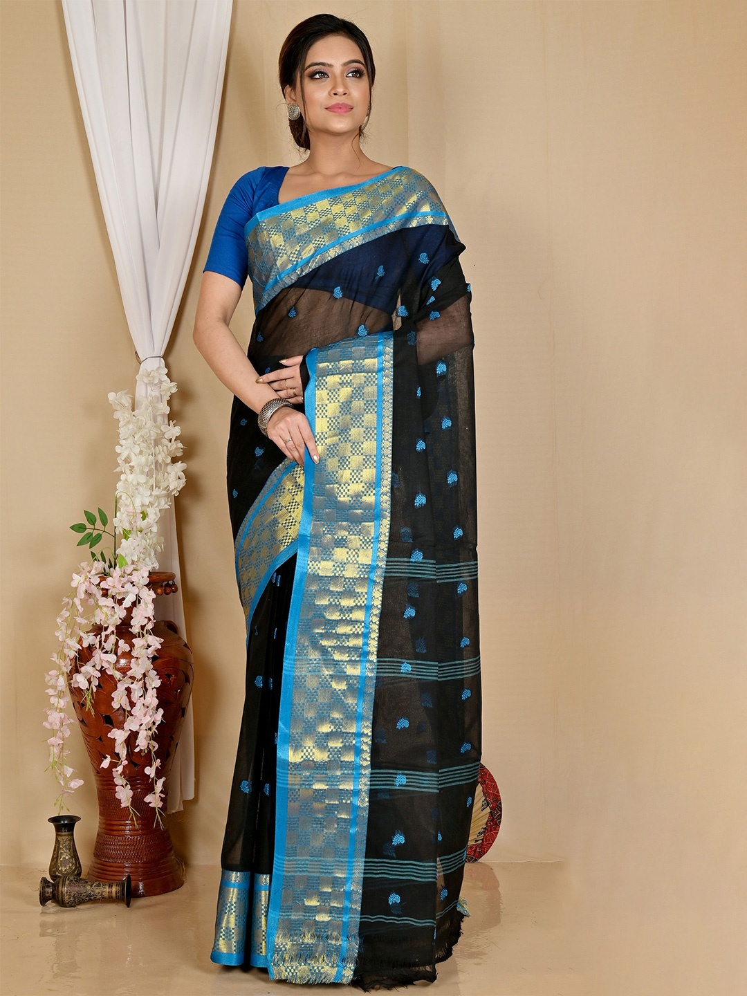 

PuJoy Woven Design Zari Pure Cotton Taant Saree, Black