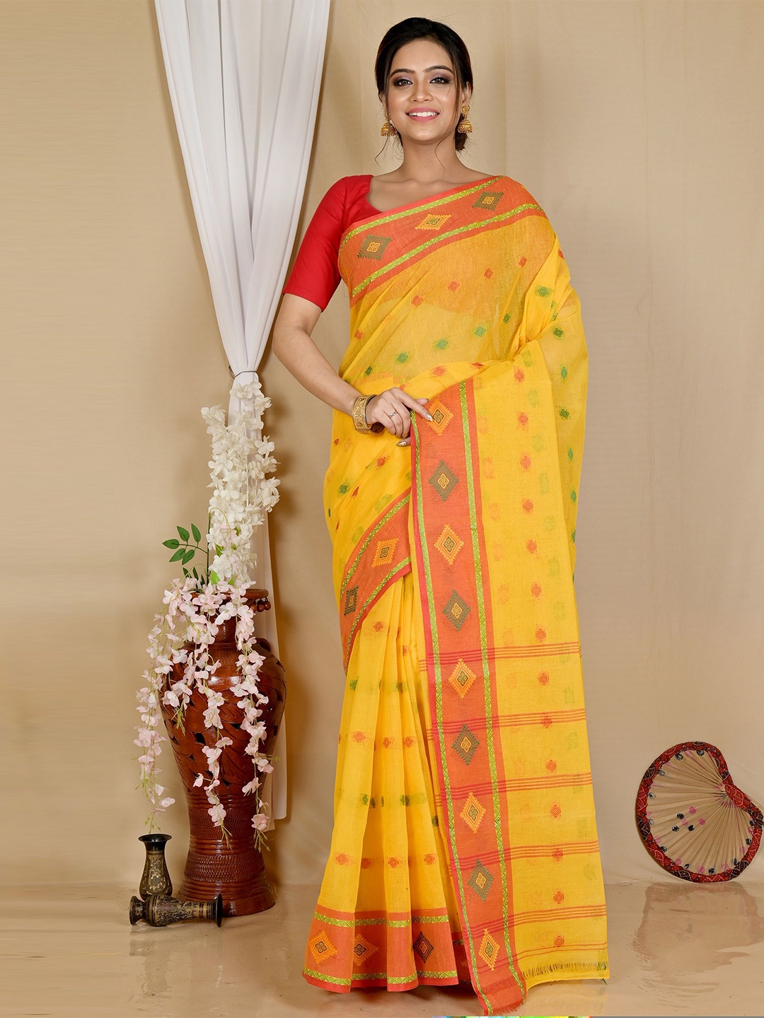 

DipDiya Woven Design Pure Cotton Taant Saree, Yellow