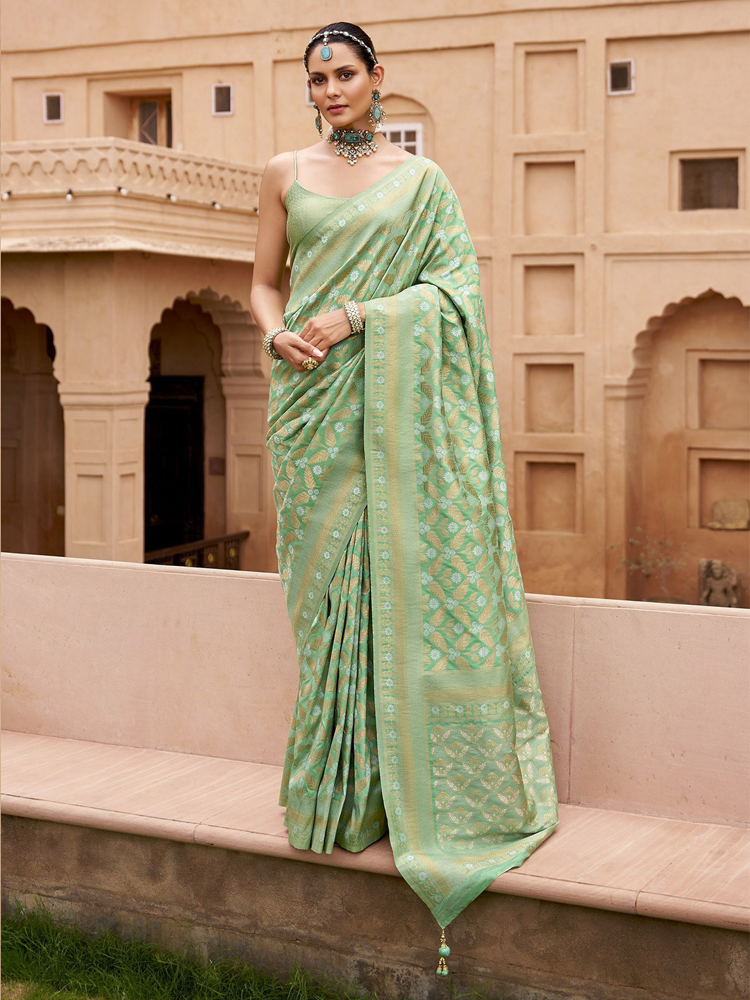 

MAHALASA Woven Design Zari Pure Silk Banarasi Saree, Green