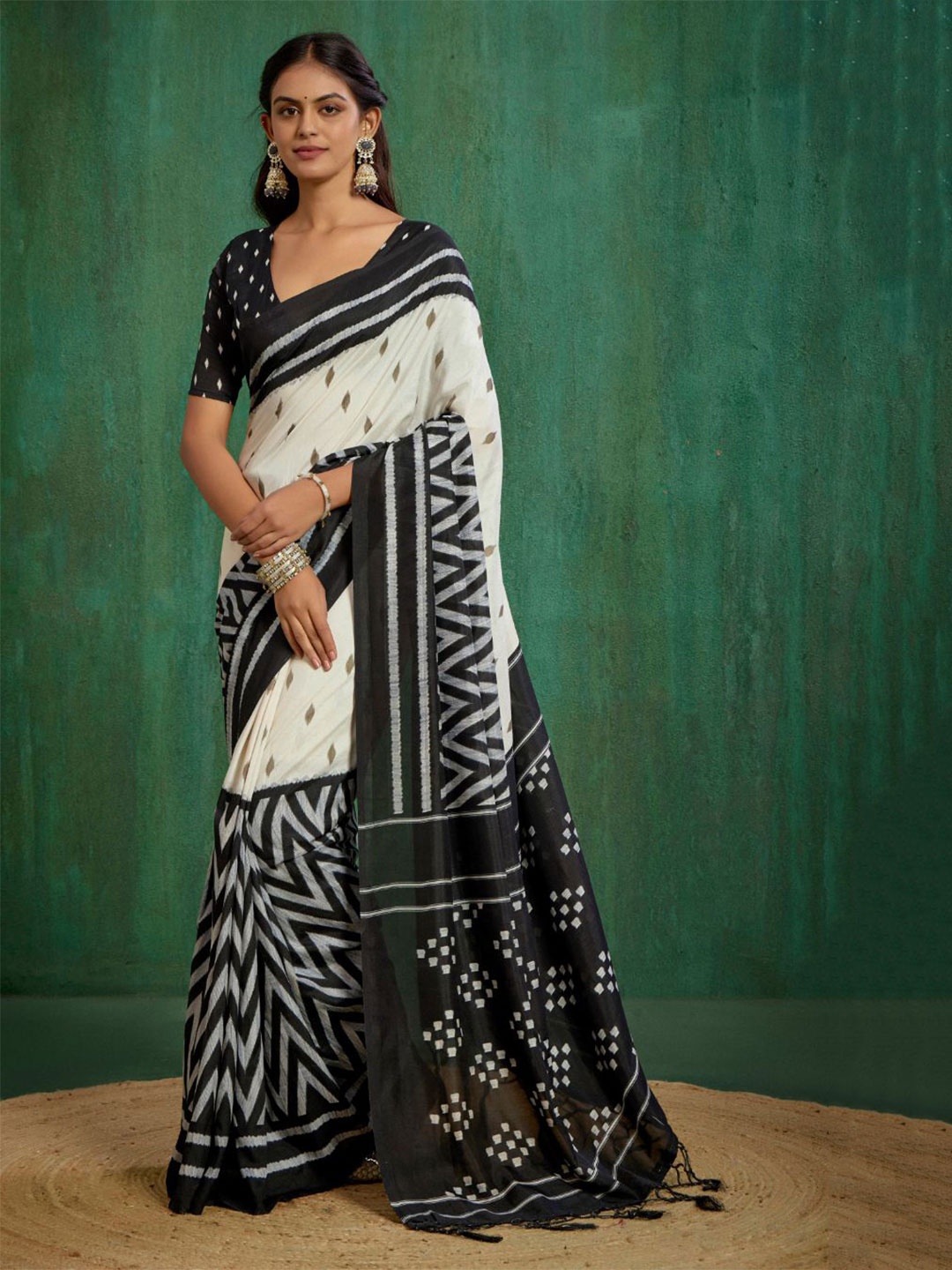 

Sangria Floral Printed Mysore Silk Saree, Black
