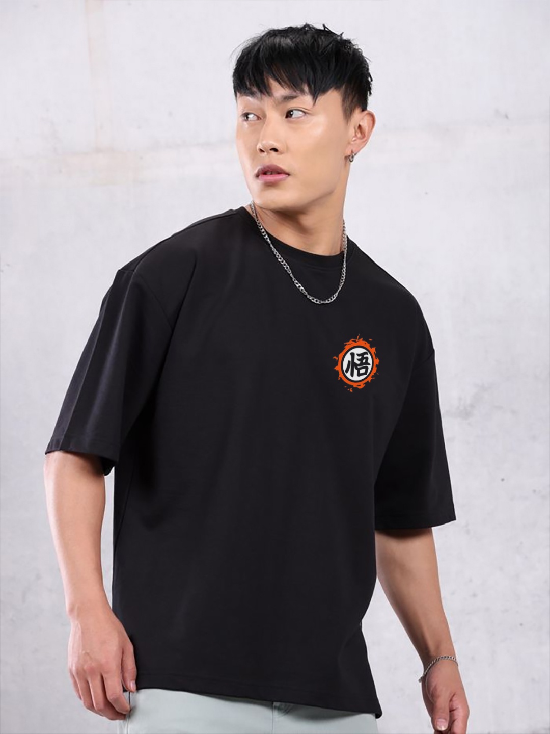 

RARESCAPE Men V-Neck Applique T-shirt, Black