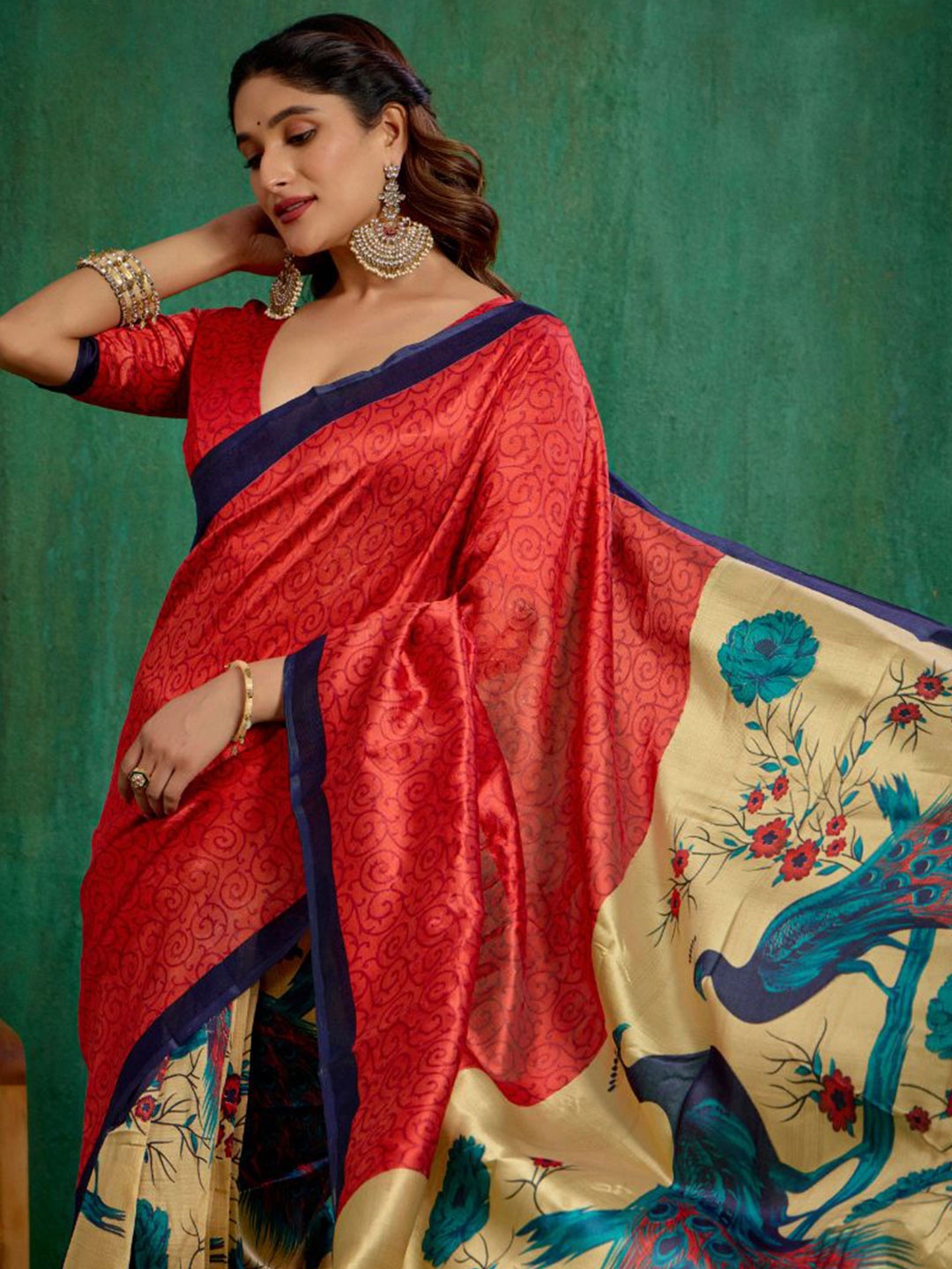 

Sangria Floral Printed Saree, Red
