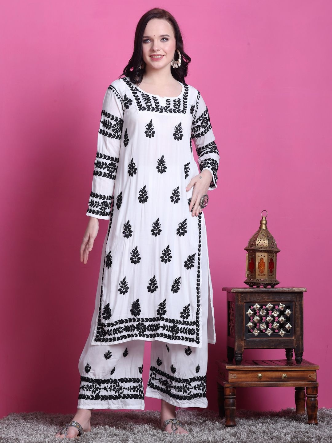 

KHAKA Ethnic Motifs Embroidered Pure Cotton Straight Kurta With Palazzos, White