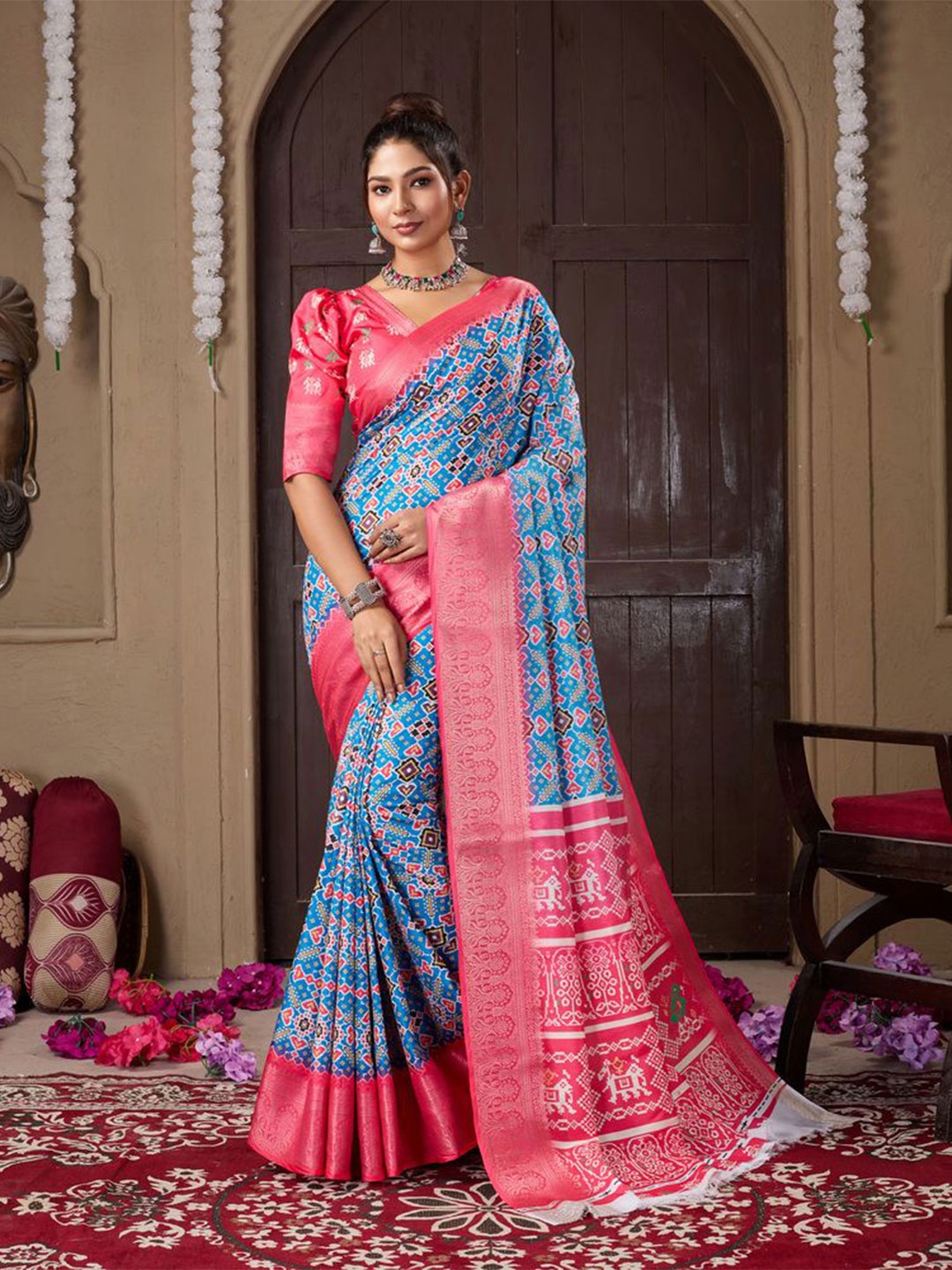 

Fashion FRICKS Printed Woven Design Zari Saree, Blue